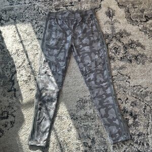 NWT Women’s Adidas camo athletic pants size S